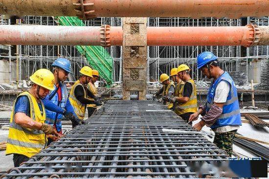 廣州地鐵建設(shè)施工忙，織就城市地下交通網(wǎng)